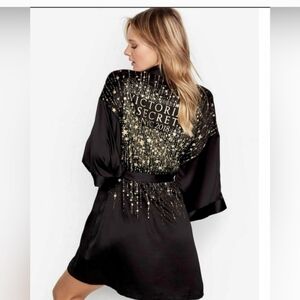 B15. Victoria's Secret NYC 2018 Black Robe with Gold Sparkle - Size M/L